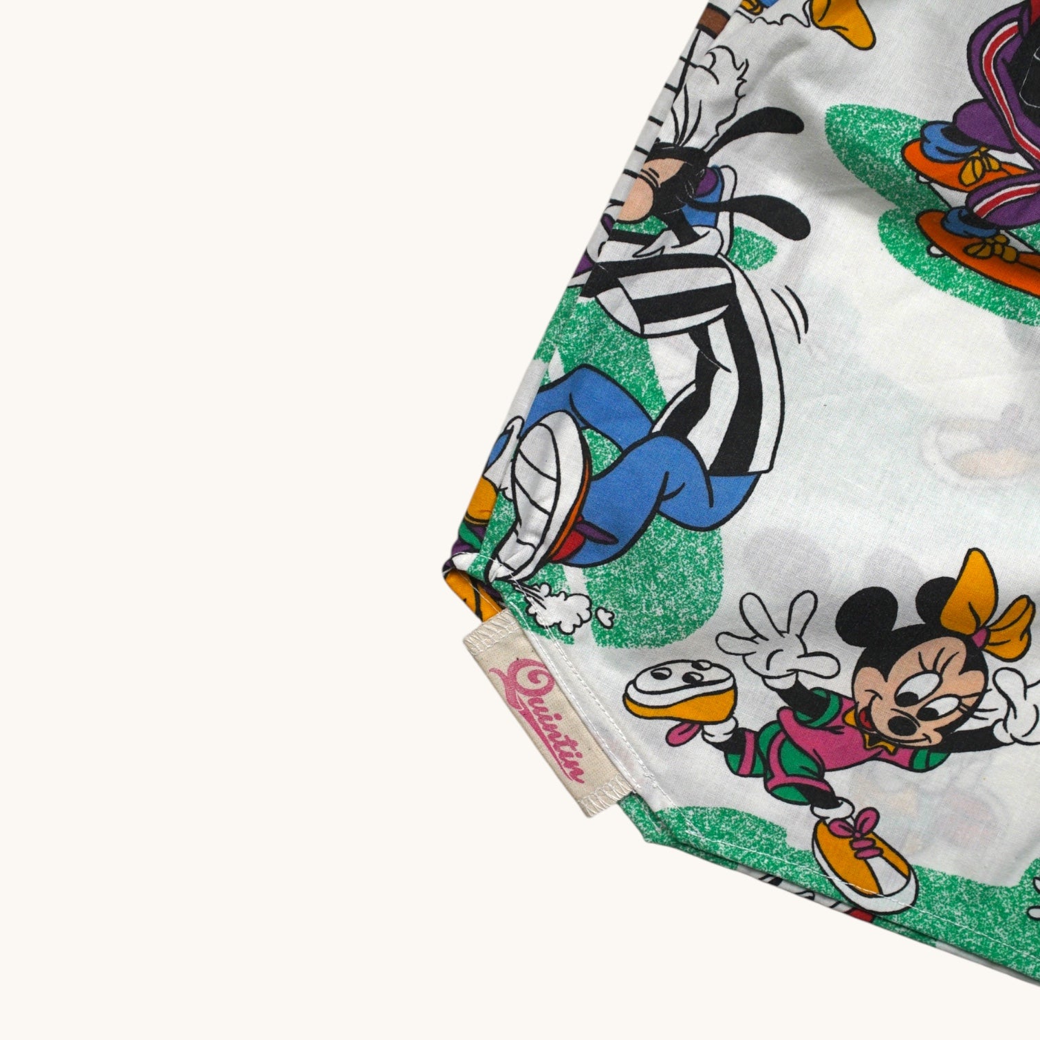 Short parachute Mickey Basket 2 – Coton upcyclé – Taille unique S à L – Unisexe – Collection Pop Culture – Quintín