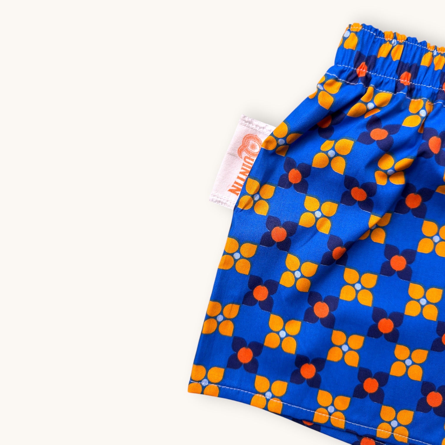 Mini-short Mosaic Flowers – Collection Années 70 / Fleurs / Géométrique – Quintín
