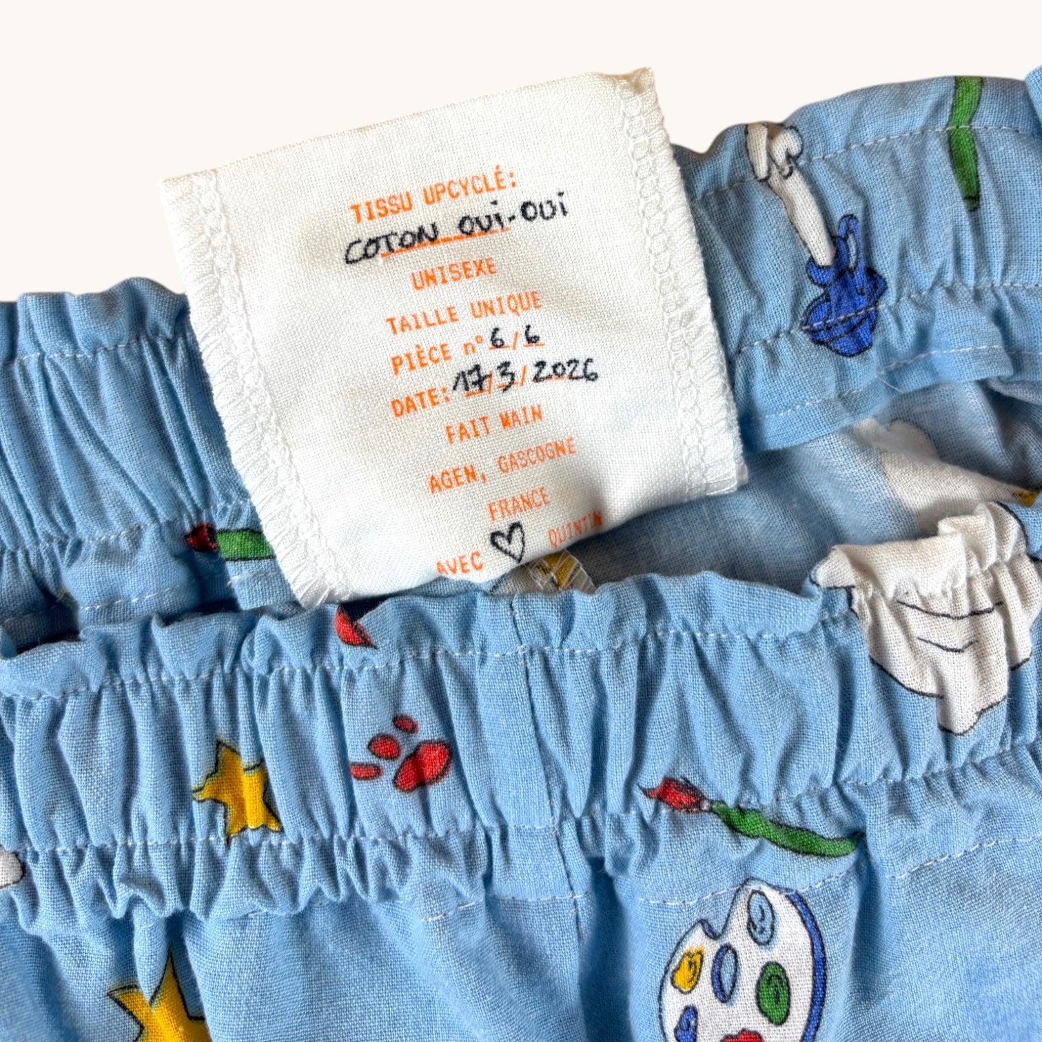 Short parachute Oui-oui – Coton upcyclé – Taille unique S à L – Unisexe – Collection Pop Culture – Quintín