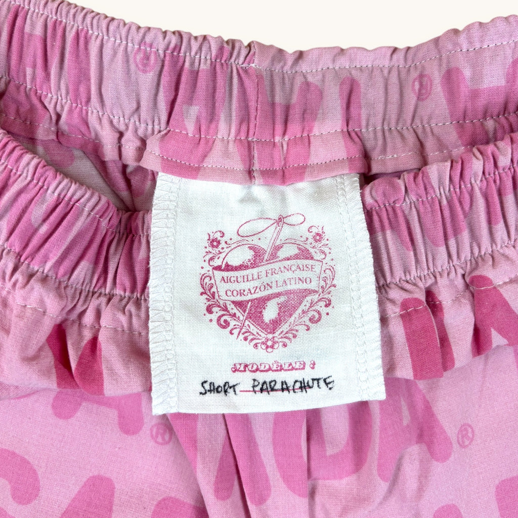 Short parachute Haribo Rose – Coton upcyclé – Taille unique S à L – Unisexe – Collection Pop Culture – Quintín