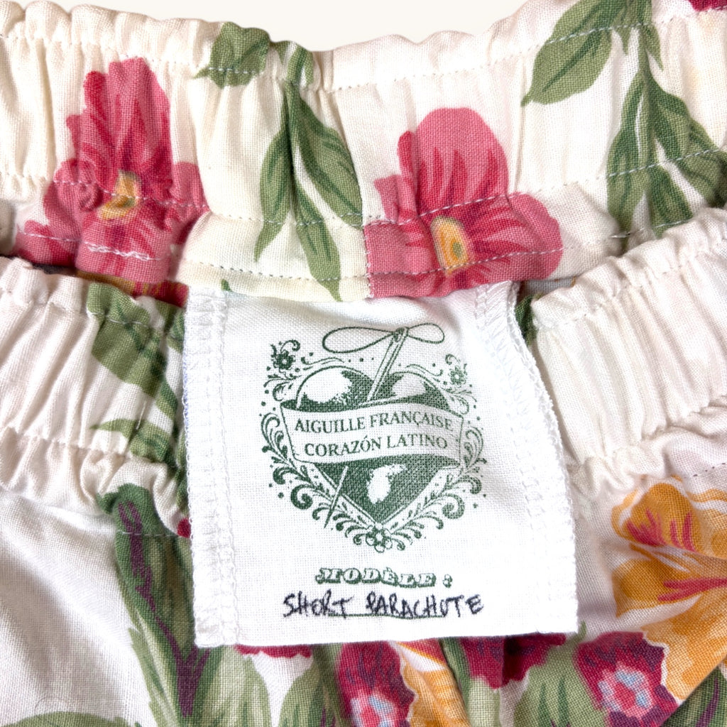Short parachute Fleurs British – Coton upcyclé – Taille unique S à L – Unisexe – Collection Fleurs – Quintín