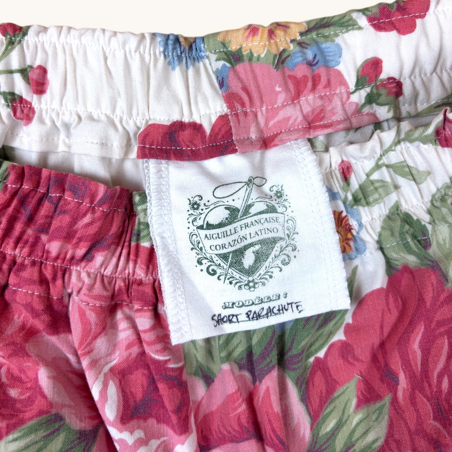 Short parachute Fleurs British n°2 – Coton upcyclé – Taille unique S à L – Unisexe – Collection Fleurs – Quintín