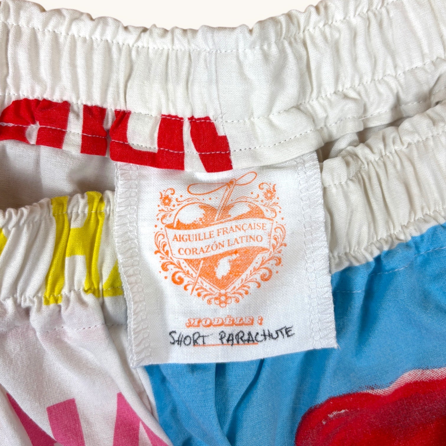 Short parachute Haribo – Coton upcyclé – Taille unique S à L – Unisexe – Collection Pop Culture – Quintín