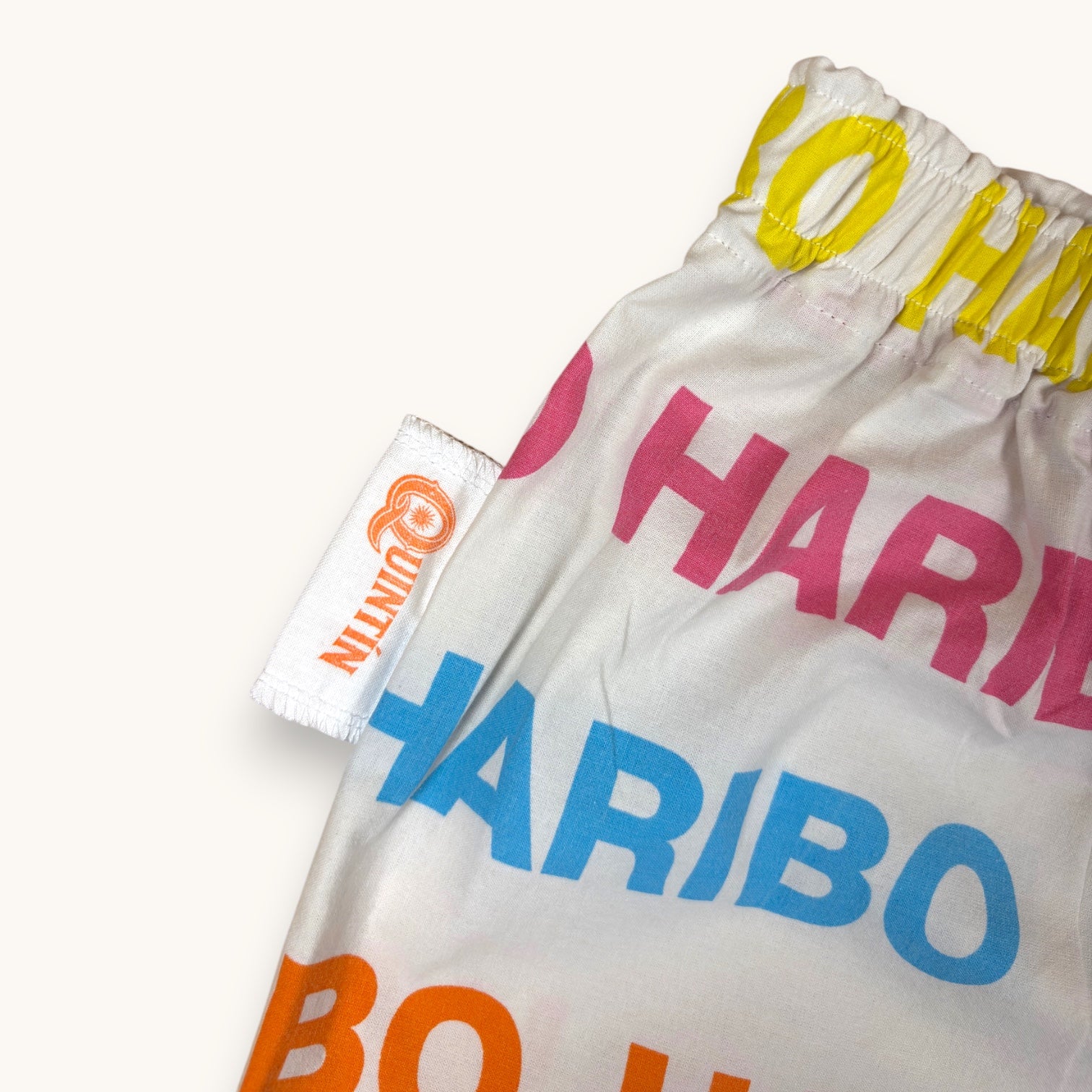 Short parachute Haribo – Coton upcyclé – Taille unique S à L – Unisexe – Collection Pop Culture – Quintín