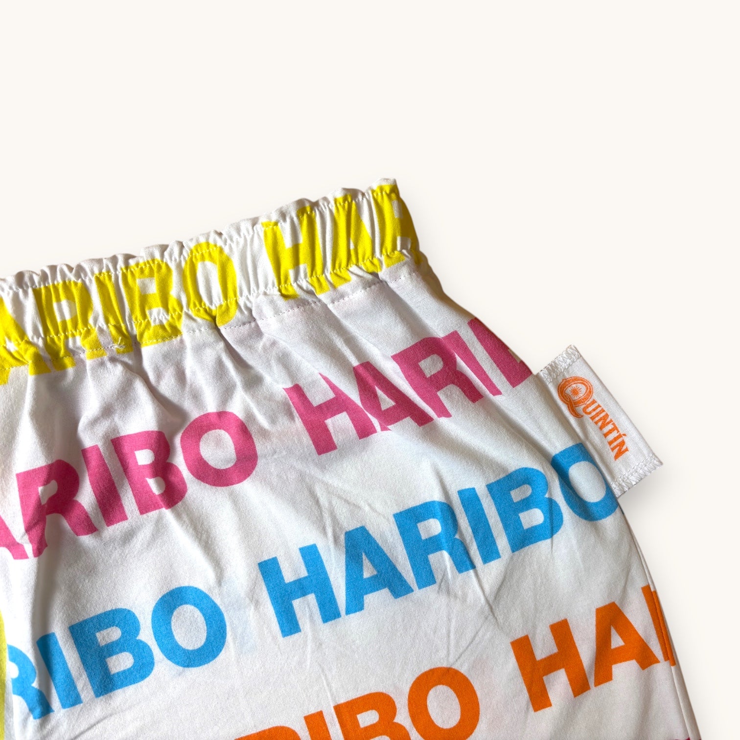 Short parachute Haribo n°2 – Coton upcyclé – Taille unique S à L – Unisexe – Collection Pop Culture – Quintín