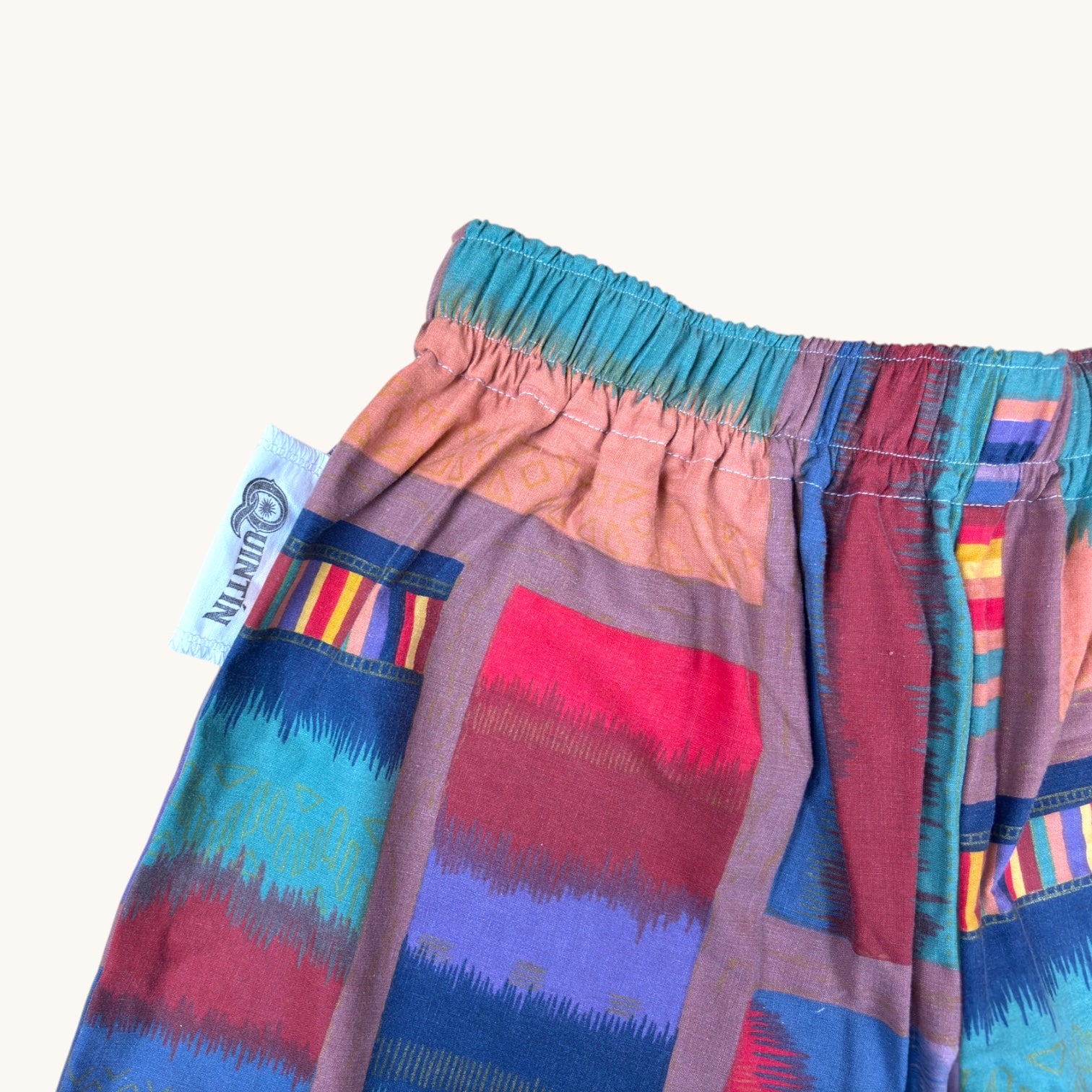 Short long 80's – Coton upcyclé – Taille unique S à L – Unisexe – Collection Géométrique – Quintín