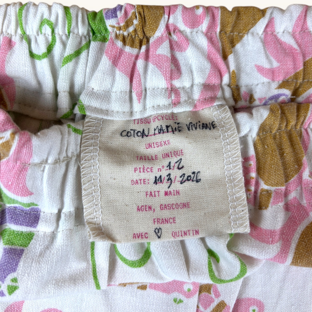 Mini-short Mamie Viviane – Coton upcyclé – Taille unique S à L – Unisexe – Collection Fleurs / Rose Bonbon / Années 70 – Quintín
