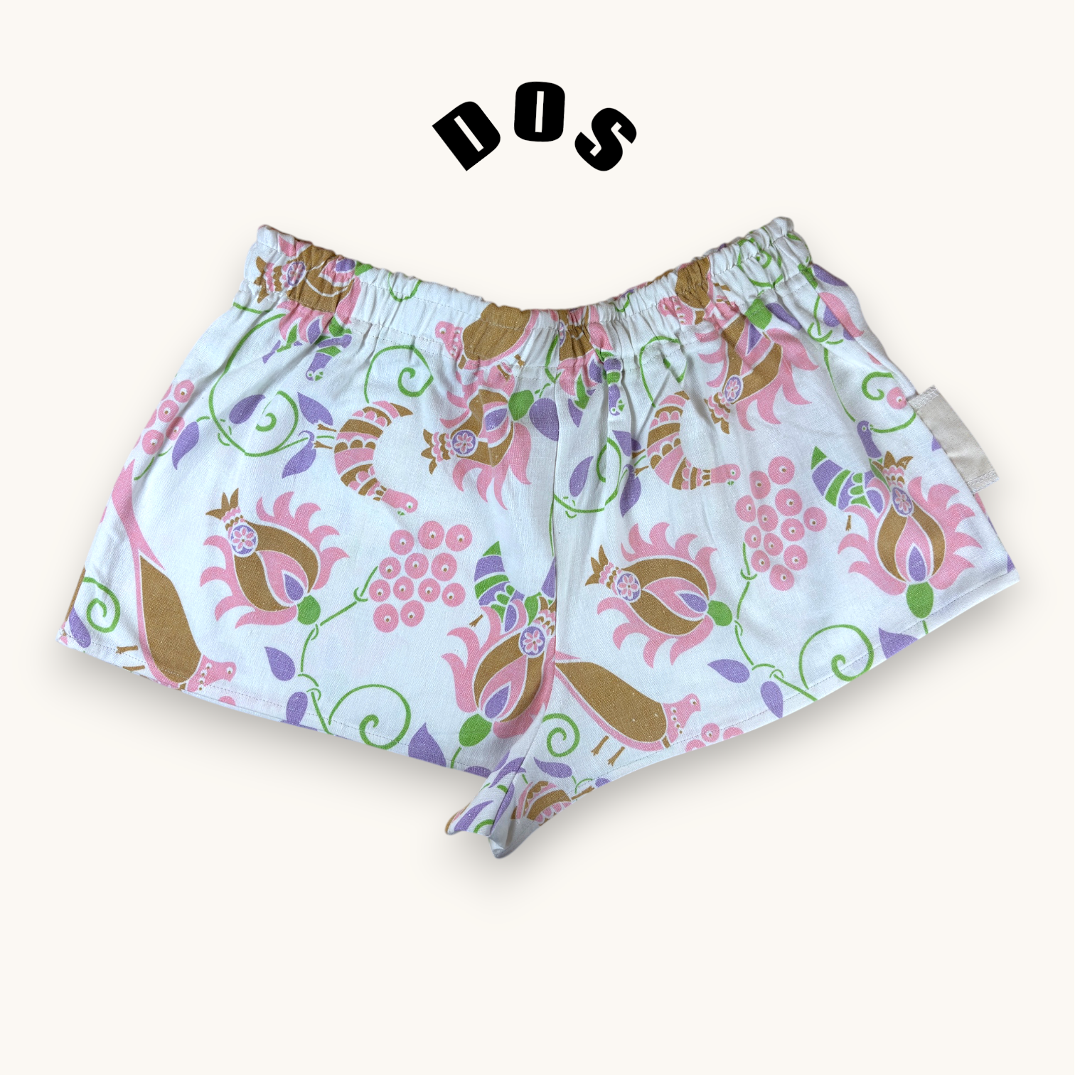 Mini-short Mamie Viviane – Coton upcyclé – Taille unique S à L – Unisexe – Collection Fleurs / Rose Bonbon / Années 70 – Quintín