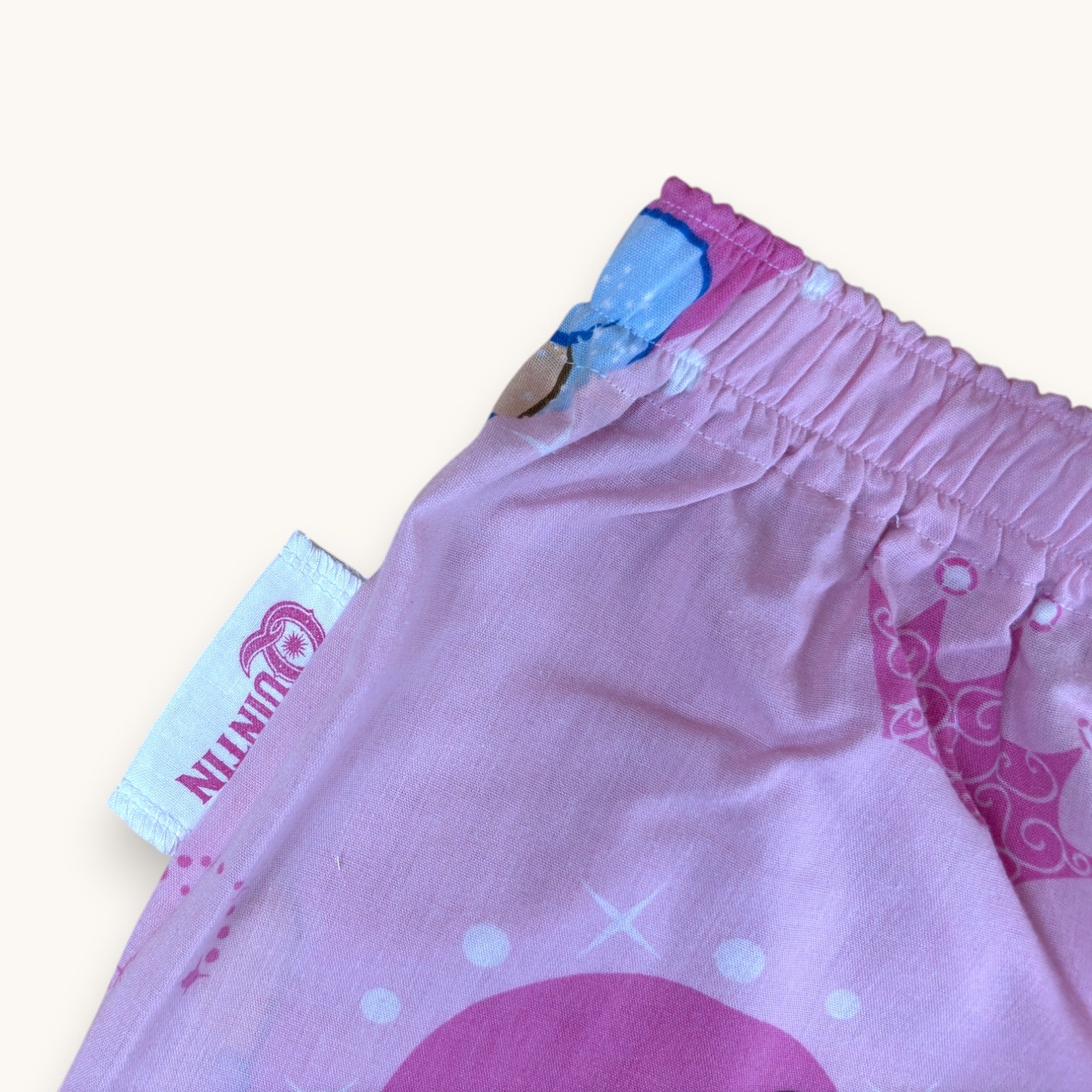 Mini-short Princesse n°2 – Coton upcyclé – Taille unique S à L – Unisexe – Collection Pop Culture / Rose Bonbon – Quintín