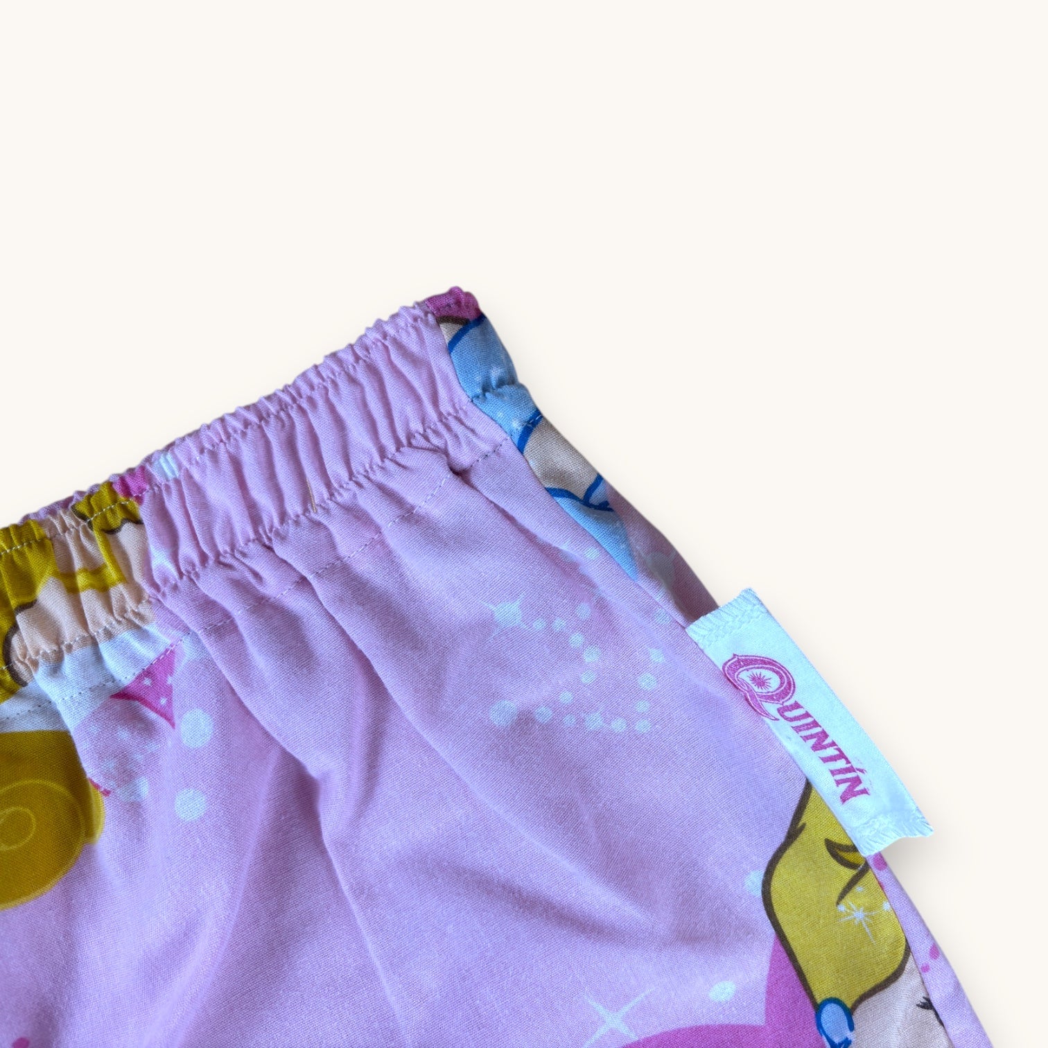 Mini-short Princesse n°2 – Coton upcyclé – Taille unique S à L – Unisexe – Collection Pop Culture / Rose Bonbon – Quintín