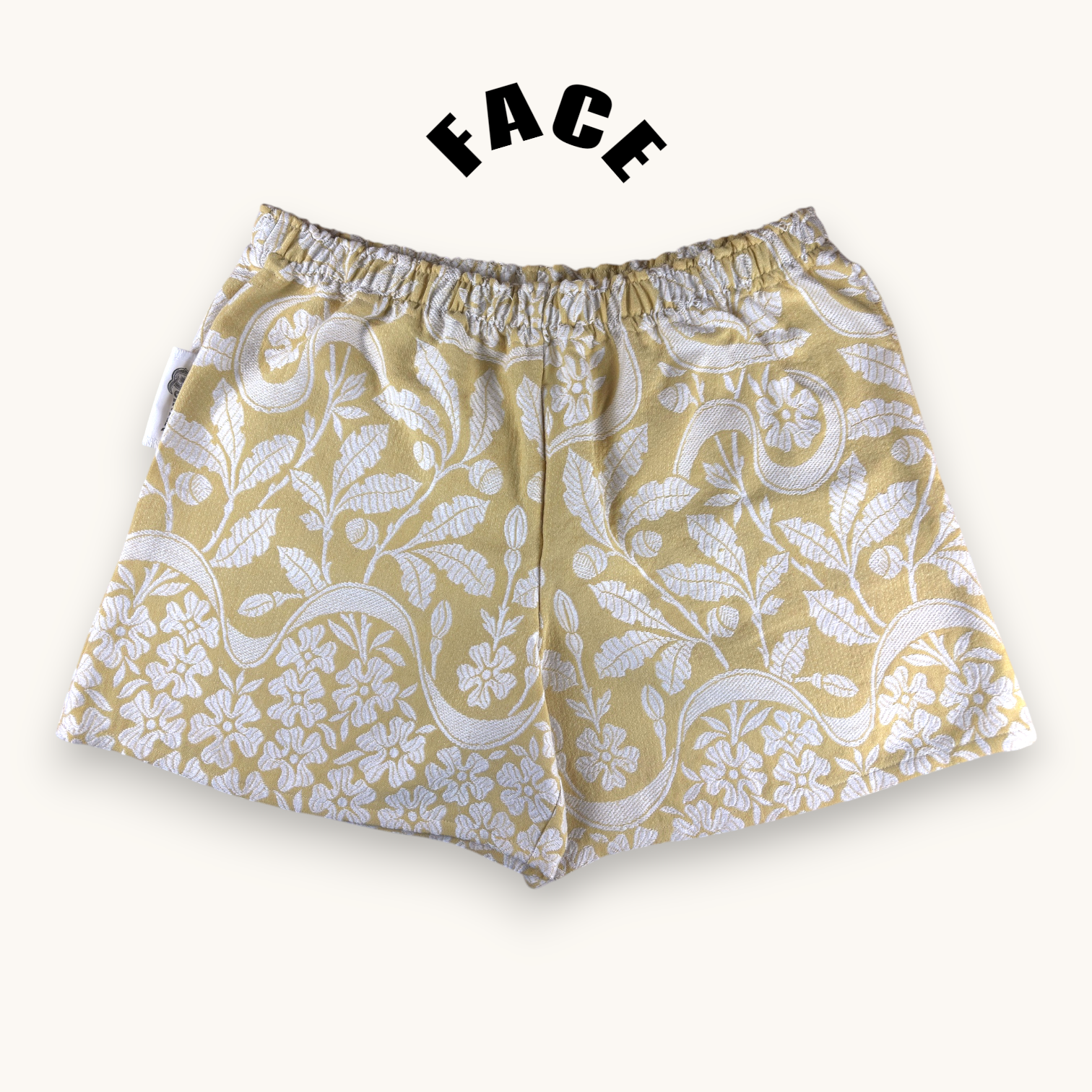 Short parachute Fleurs brodées Moutarde – Coton upcyclé – Taille unique S à L – Unisexe – Collection Fleurs – Quintín