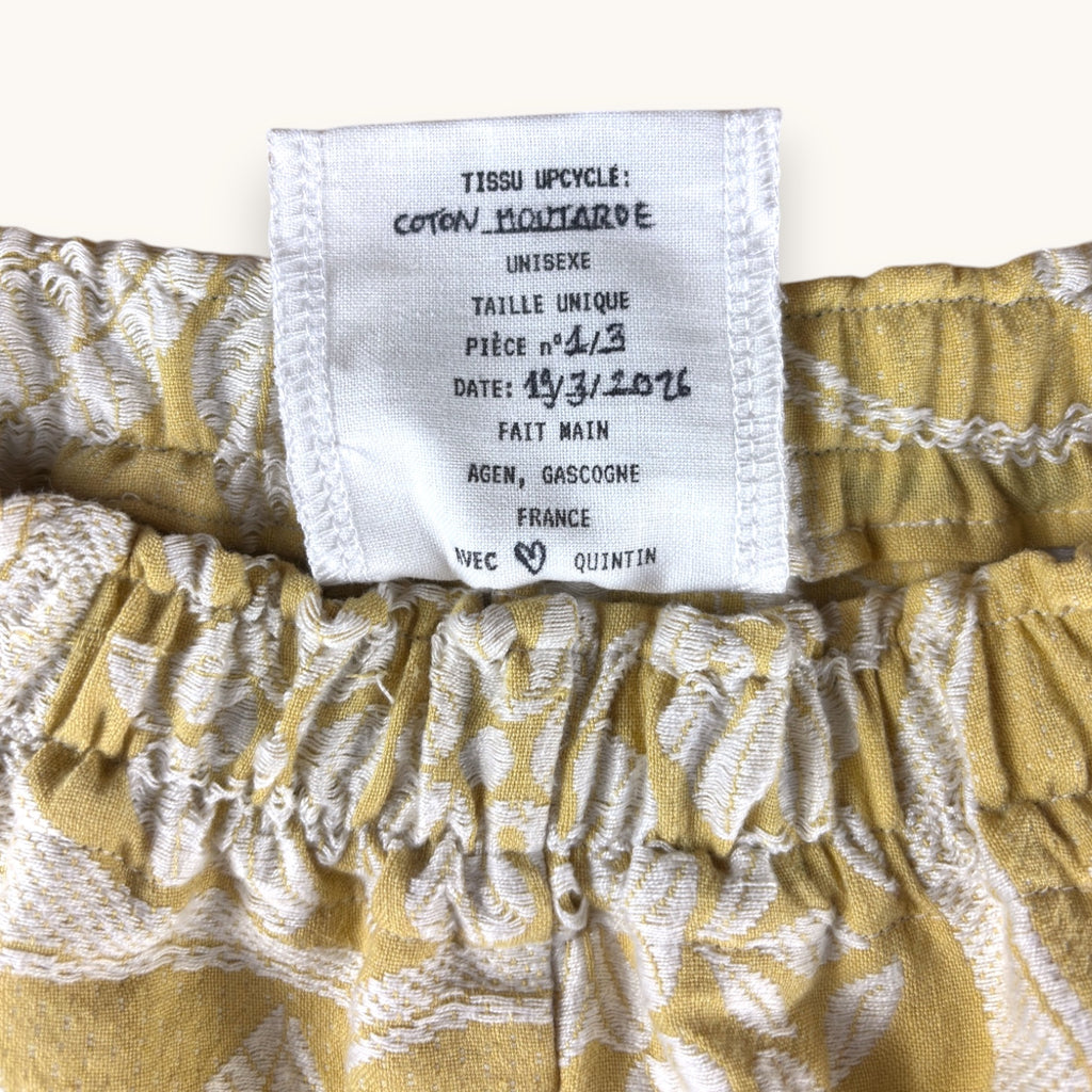 Short parachute Fleurs brodées Moutarde – Coton upcyclé – Taille unique S à L – Unisexe – Collection Fleurs – Quintín