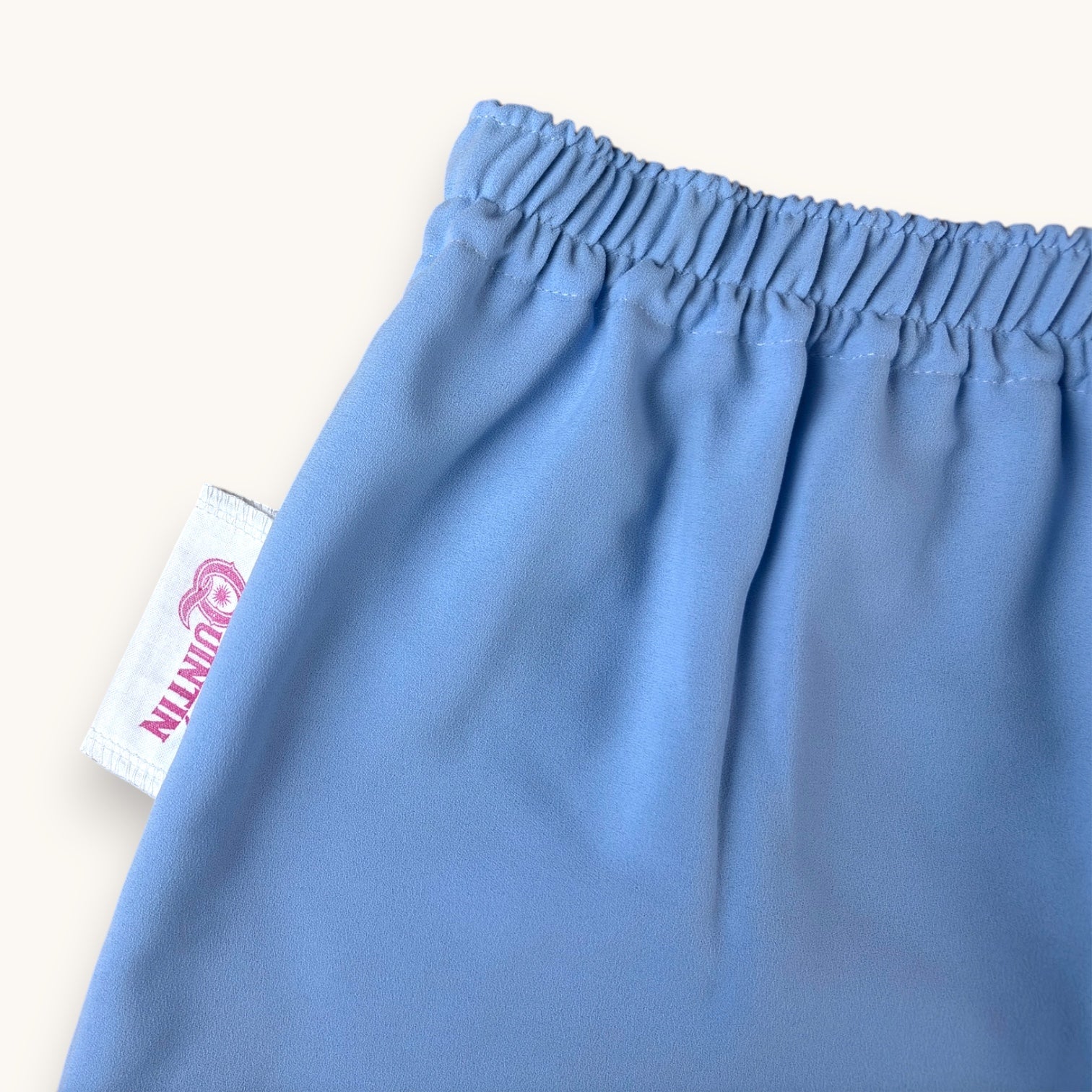 Mini-short Bleu céleste – Organza upcyclé – Taille unique S à L – Unisexe – Collection Couleurs Unies – Quintín