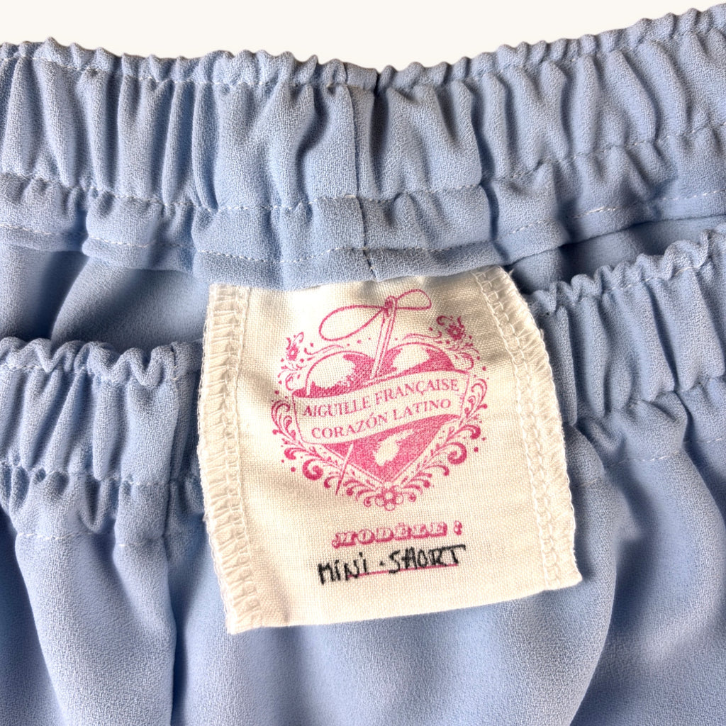 Mini-short Bleu céleste – Organza upcyclé – Taille unique S à L – Unisexe – Collection Couleurs Unies – Quintín