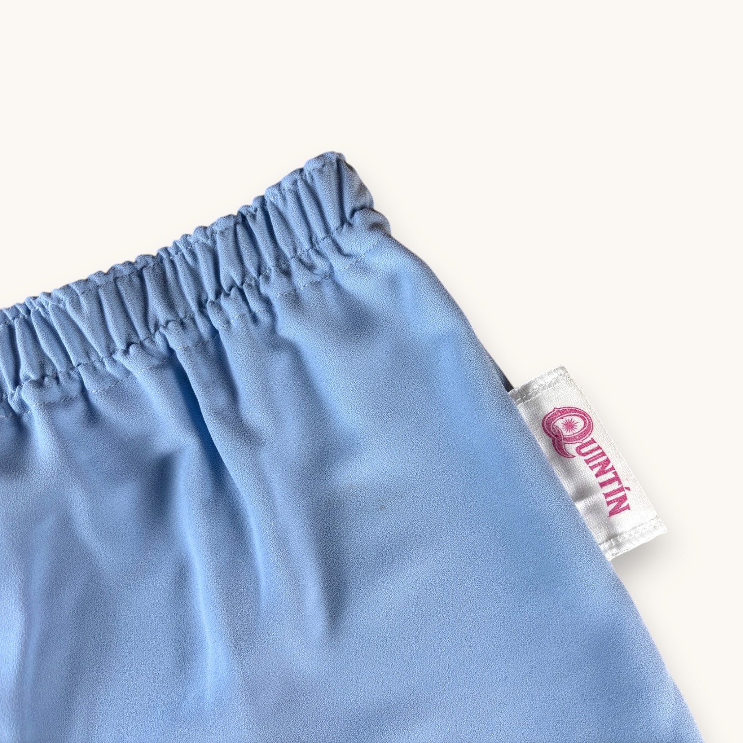 Mini-short Bleu céleste – Organza upcyclé – Taille unique S à L – Unisexe – Collection Couleurs Unies – Quintín