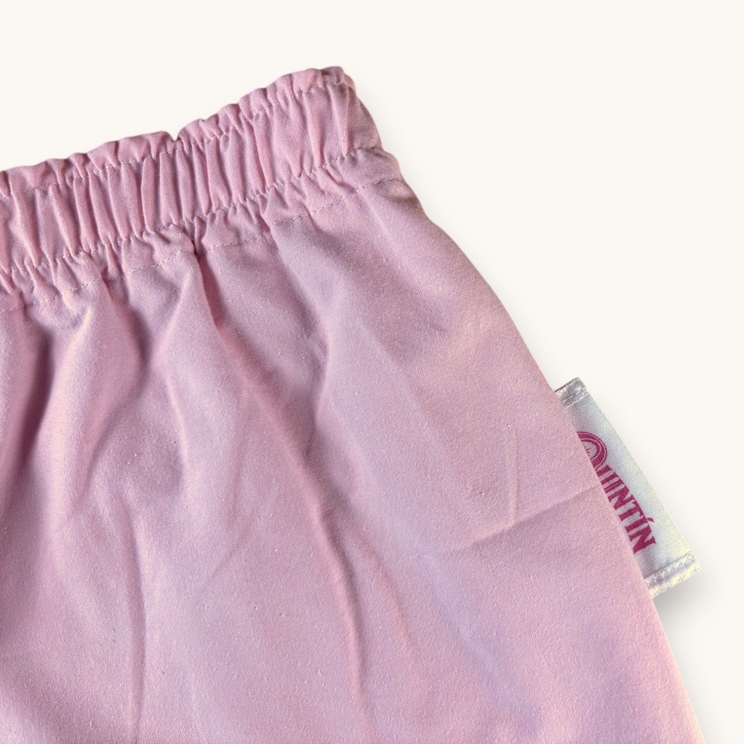 Mini-short Rose Uni – Coton upcyclé – Taille unique S à L – Unisexe – Collection Rose Bonbon / Couleurs unies – Quintín