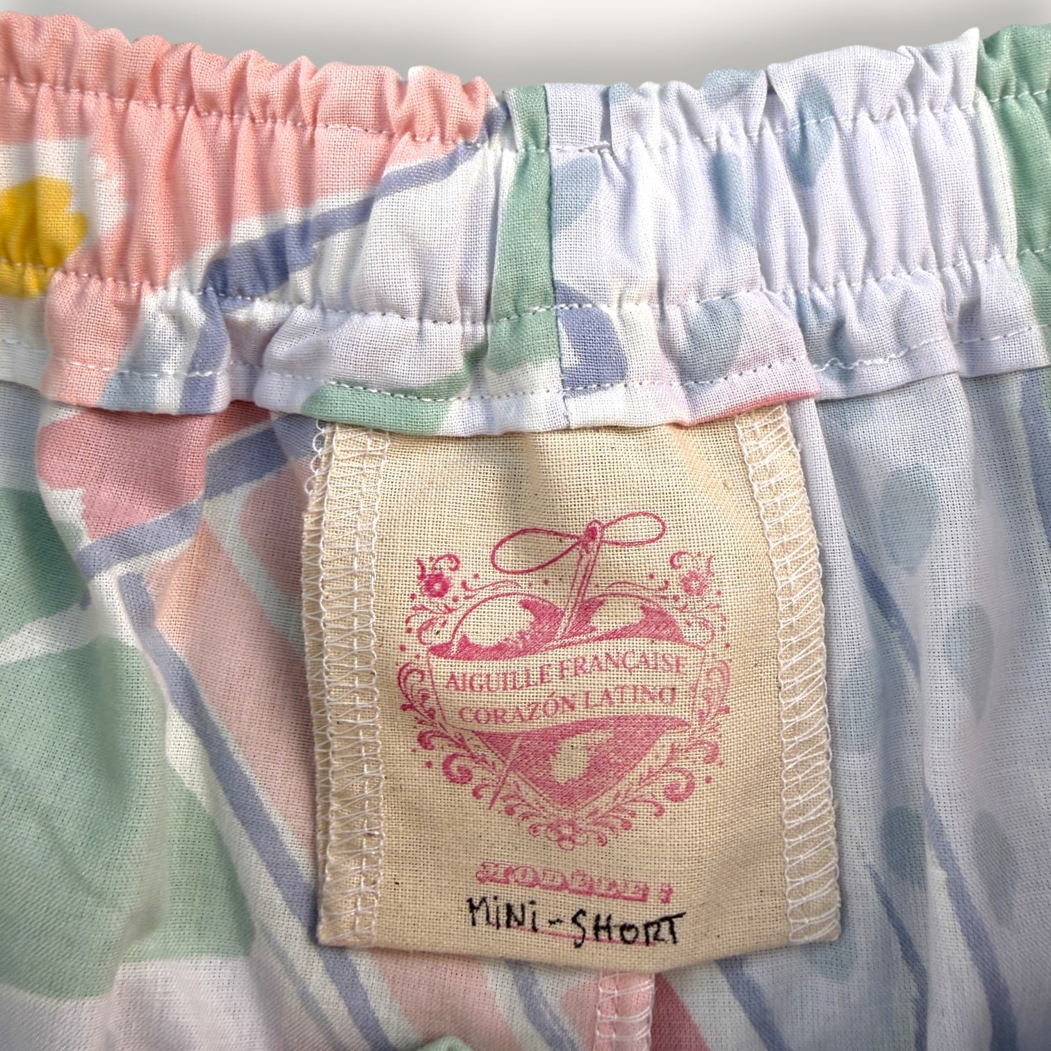 Mini-short Peinture Pastel – Collection Pop Culture & Rose Bonbon – Quintín