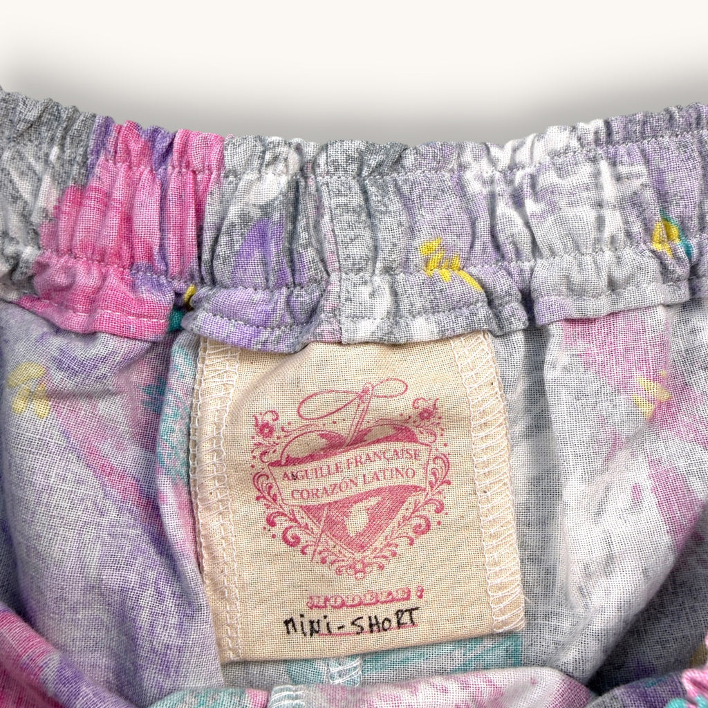 Mini-short Fleuri Années 80 – Collection Fleurs & Rose Bonbon – Quintín