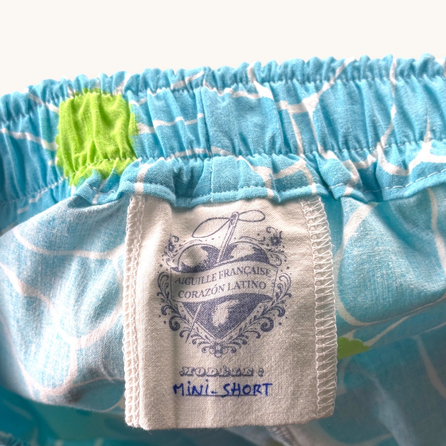 Mini-short Fleurs Pop Années 70 – Quintín