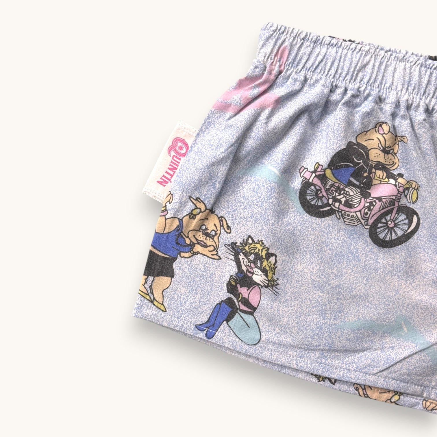 Mini-short Cats and Dogs – Pop Culture – Quintín