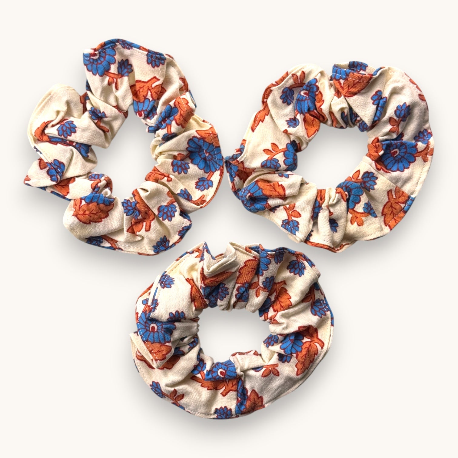 Maxi-Chouchou Fleurs Bleues Vintage fait main upcyclé – Quintín