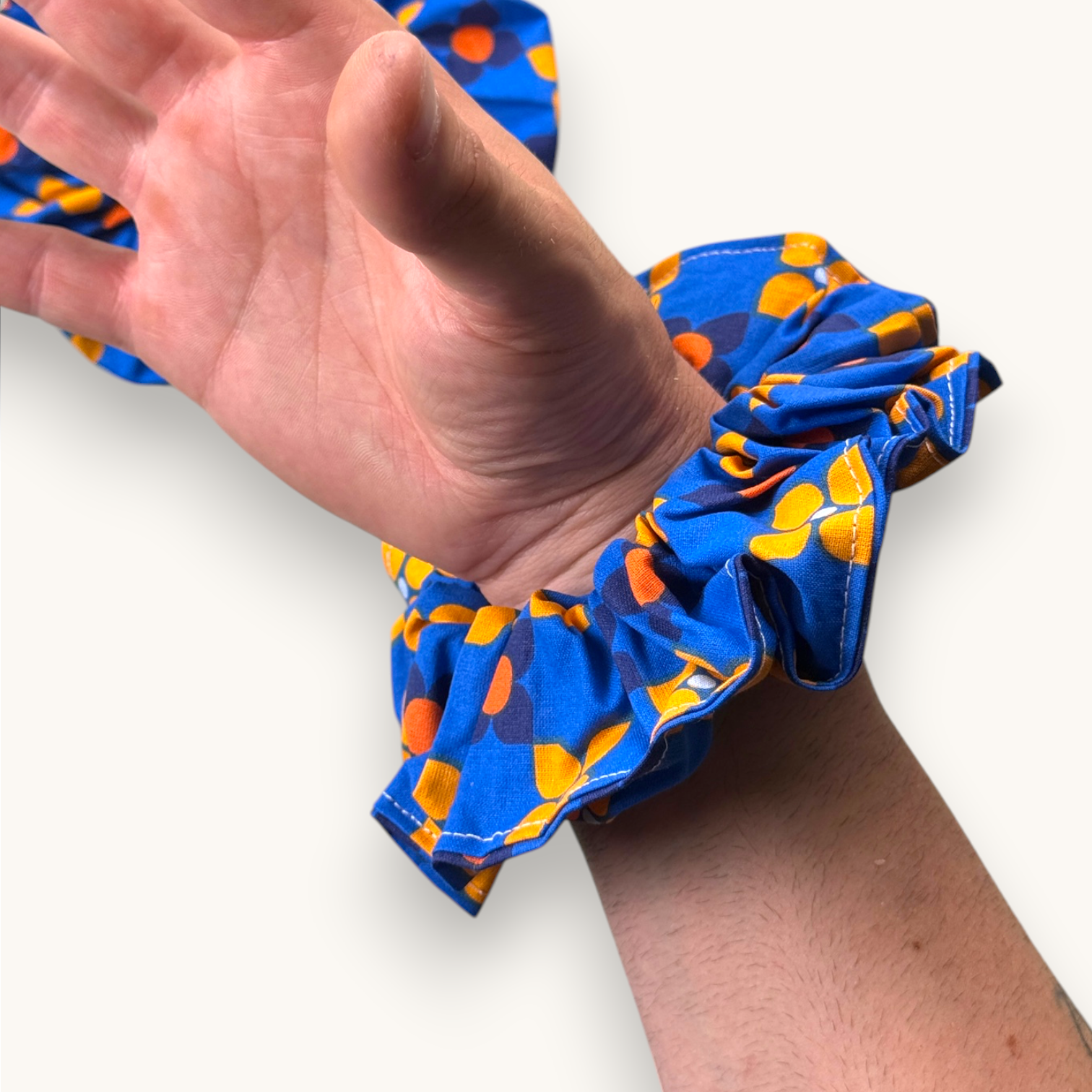 Maxi-Chouchou Pois Pop Bleu & Orange années 70 fait main upcyclé – Quintín