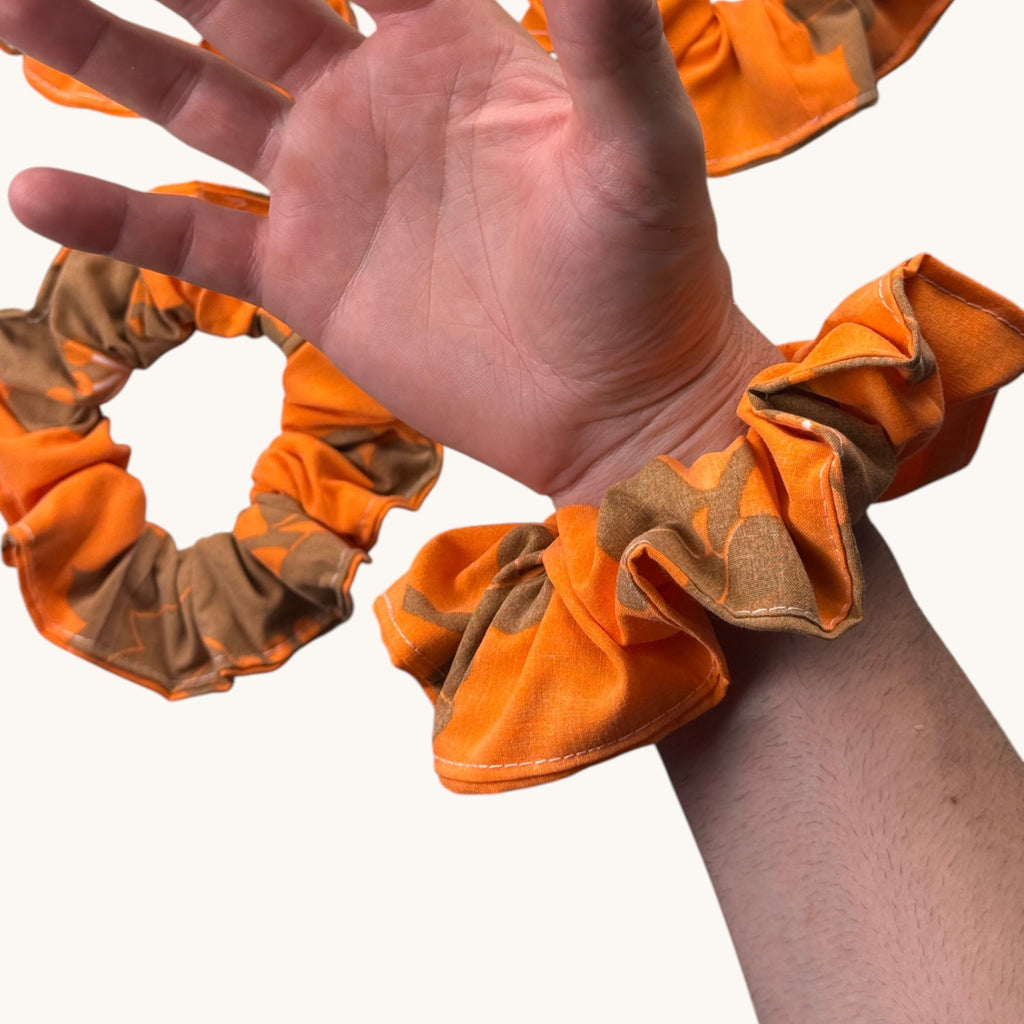 Maxi-Chouchou Orange Fleurs Vintage fait main upcyclé – Quintín