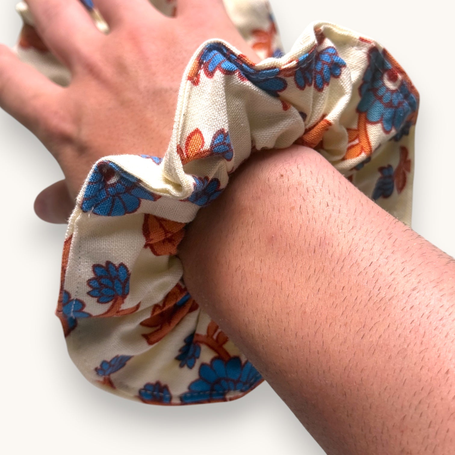 Chouchou Fleurs Vintage fait main upcyclé – Quintín