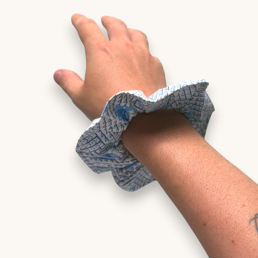 Chouchou Fleuri Bleu fait main upcyclé – Quintín