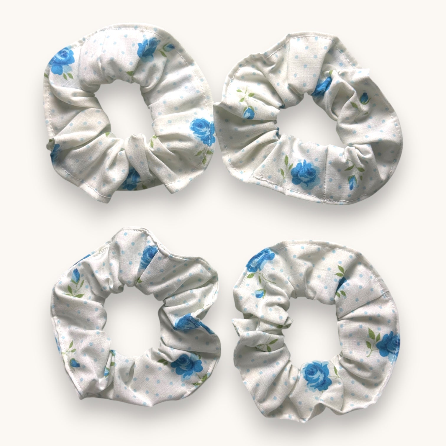 Chouchou Fleurs Bleues fait main upcyclé – Quintín