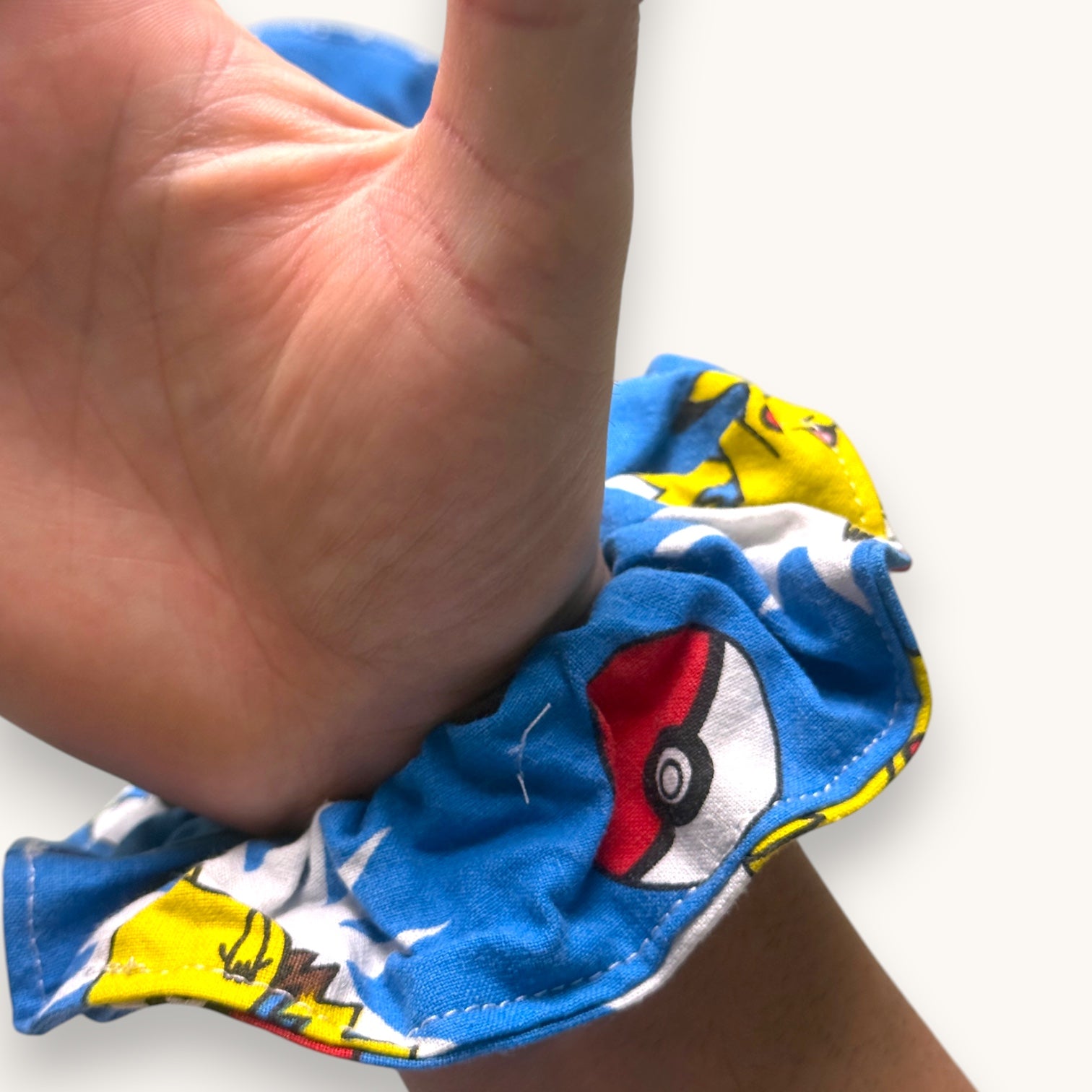 Chouchou Pokémon fait main upcyclé – Quintín