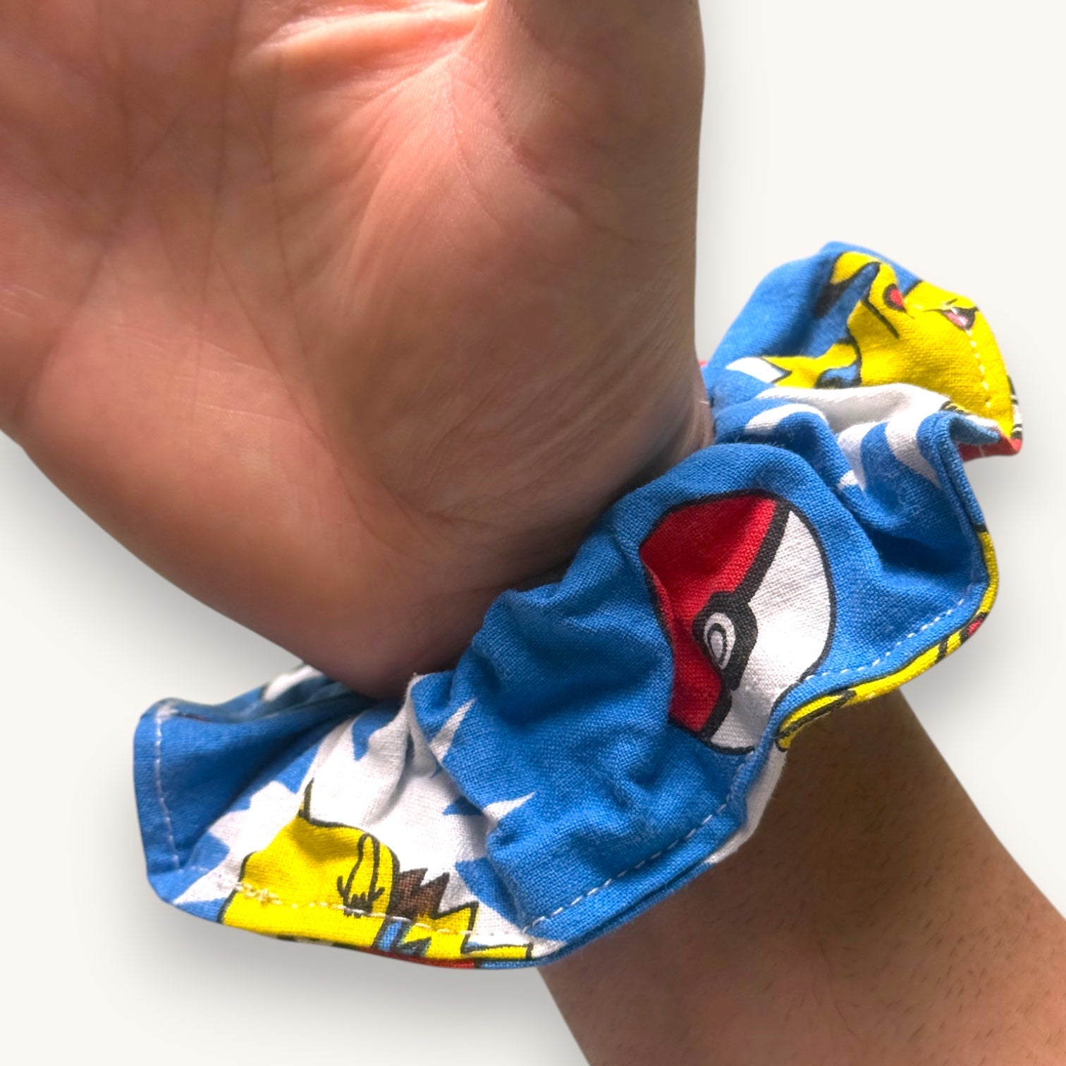 Chouchou Pokémon fait main upcyclé – Quintín