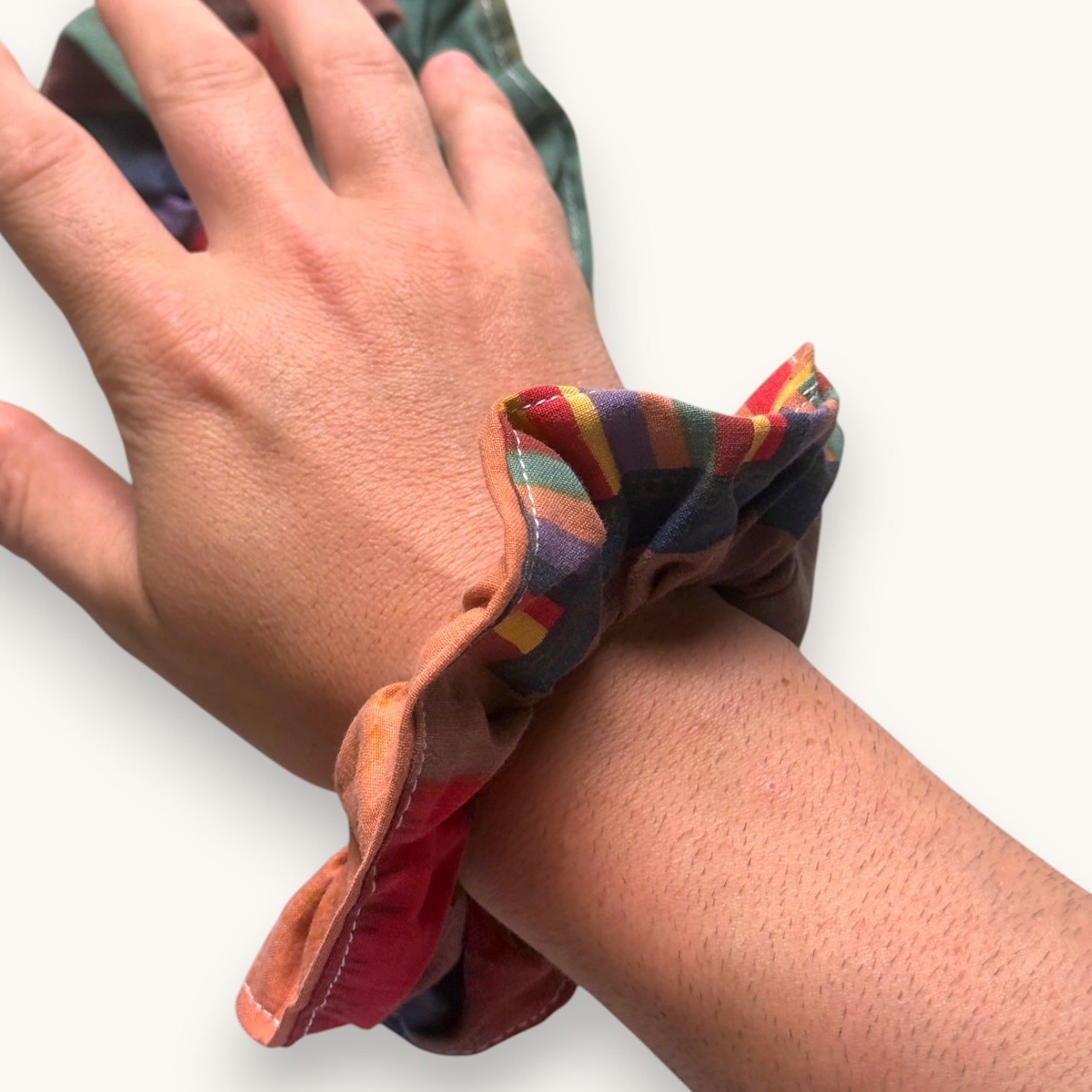 Chouchou Géométrique Ethnique fait main upcyclé – Quintín