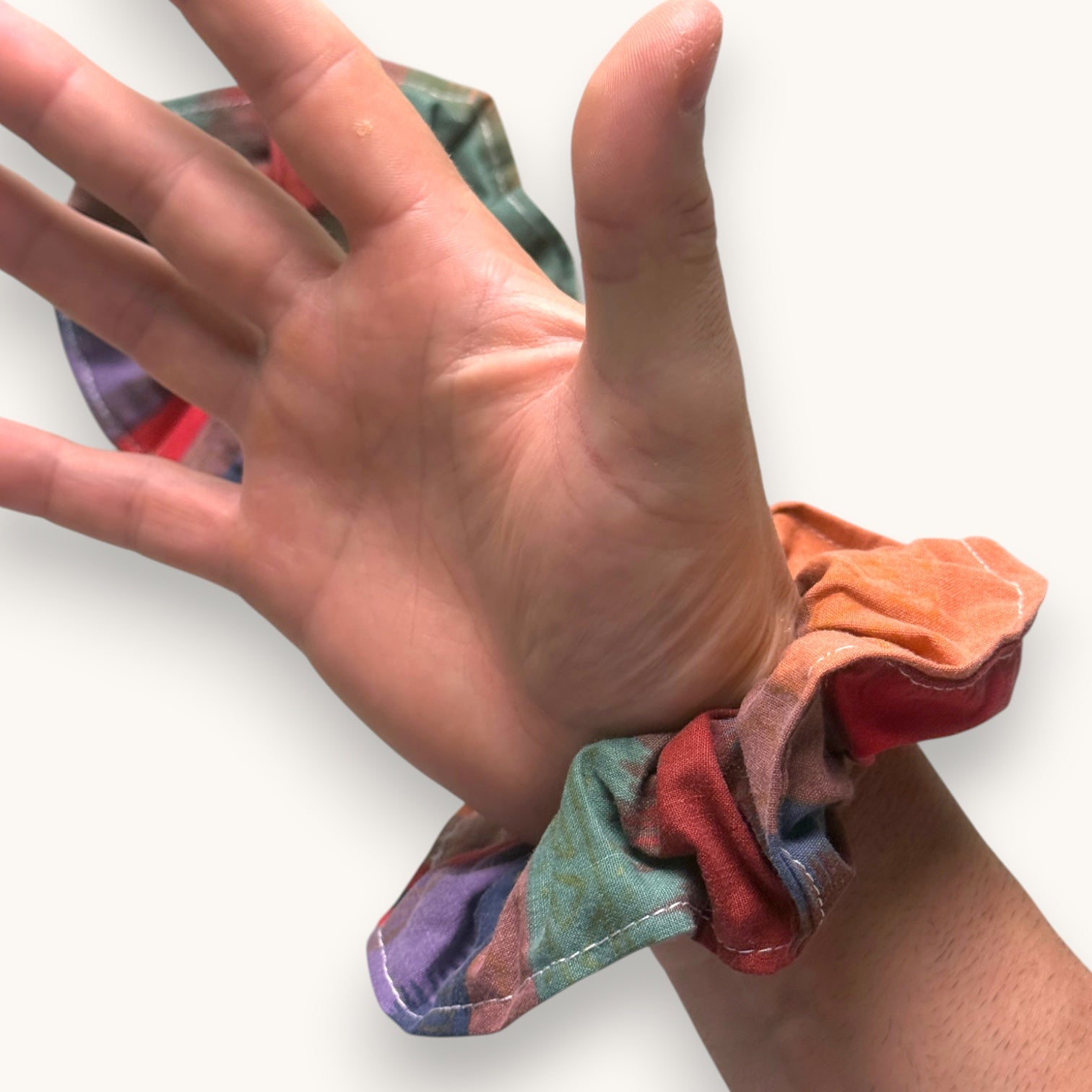 Chouchou Géométrique Ethnique fait main upcyclé – Quintín