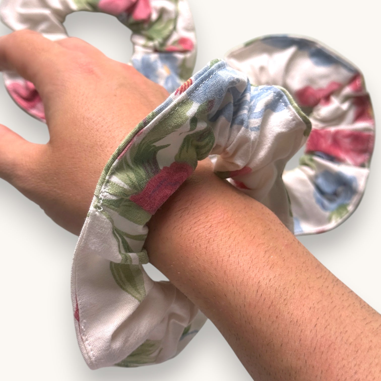 Chouchou Fleurs British fait main upcyclé – Quintín