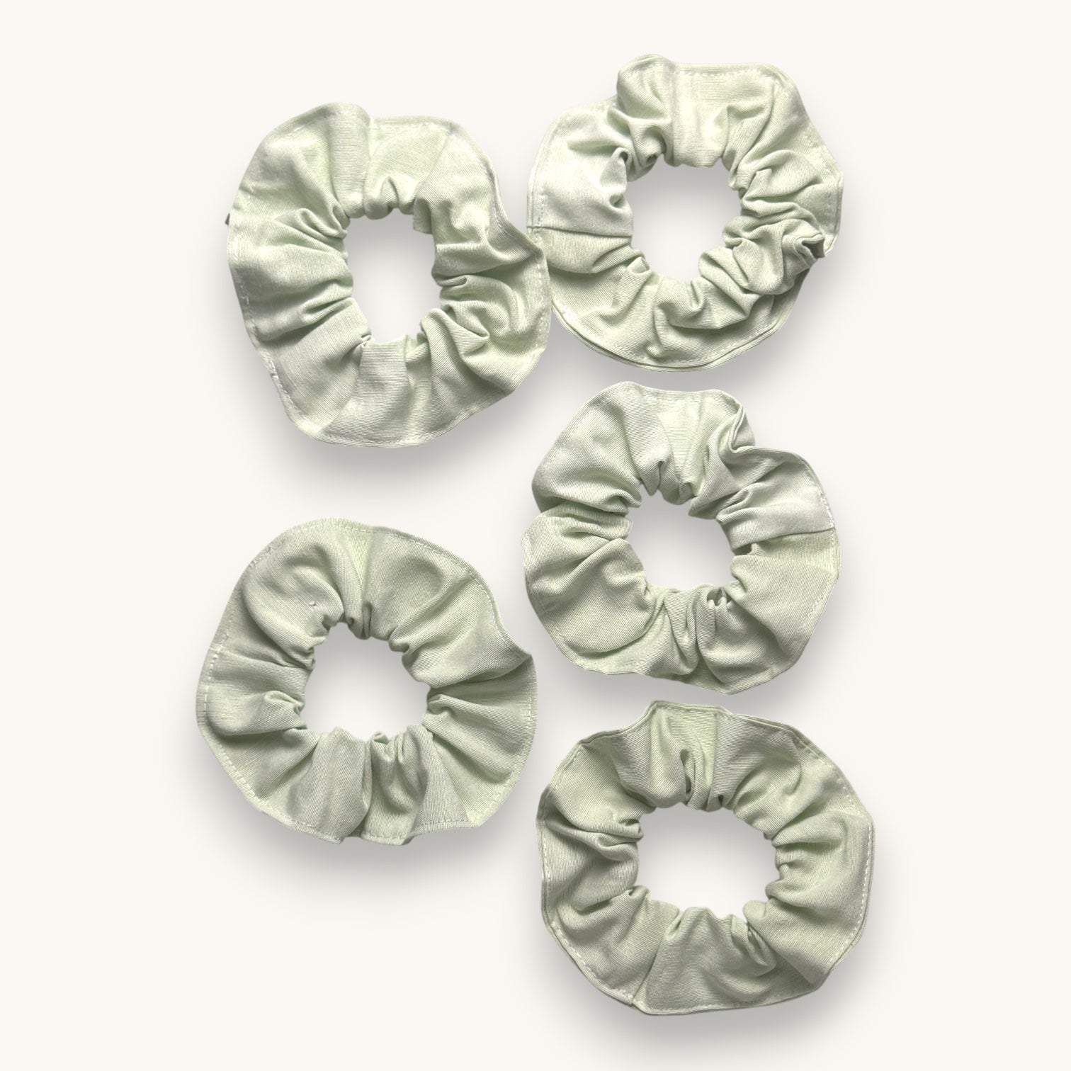 Chouchou Vert Pastel fait main upcyclé – Quintín