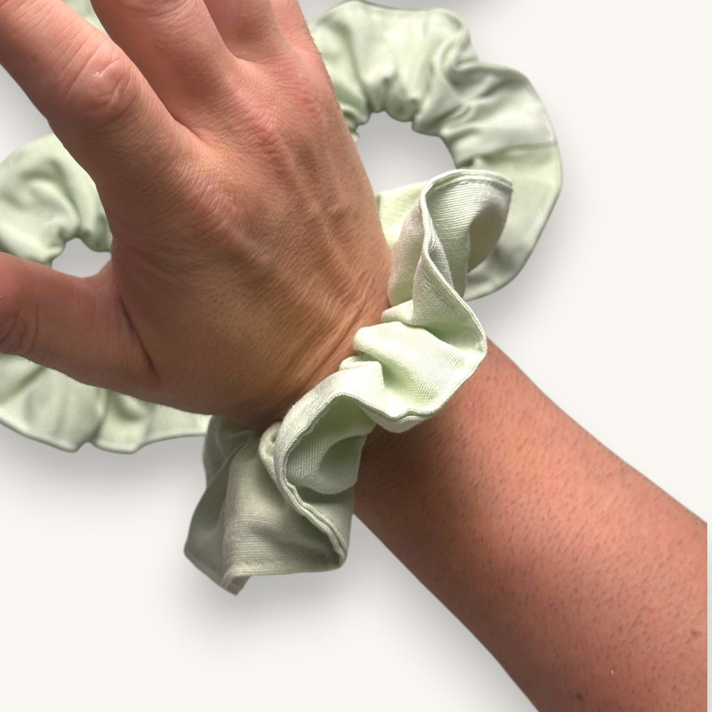 Chouchou Vert Pastel fait main upcyclé – Quintín