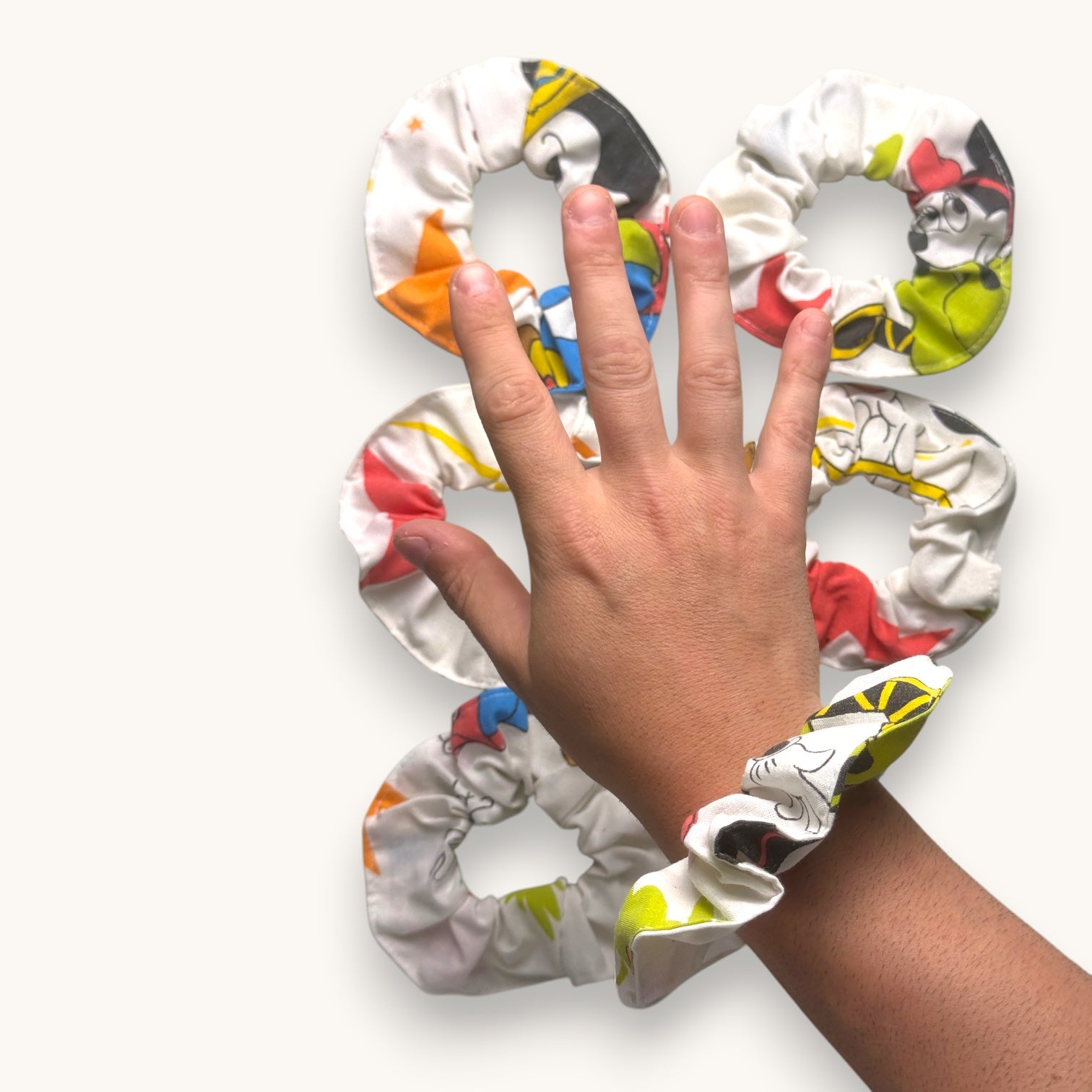 Chouchou Disney Années 70 fait main upcyclé – Quintín