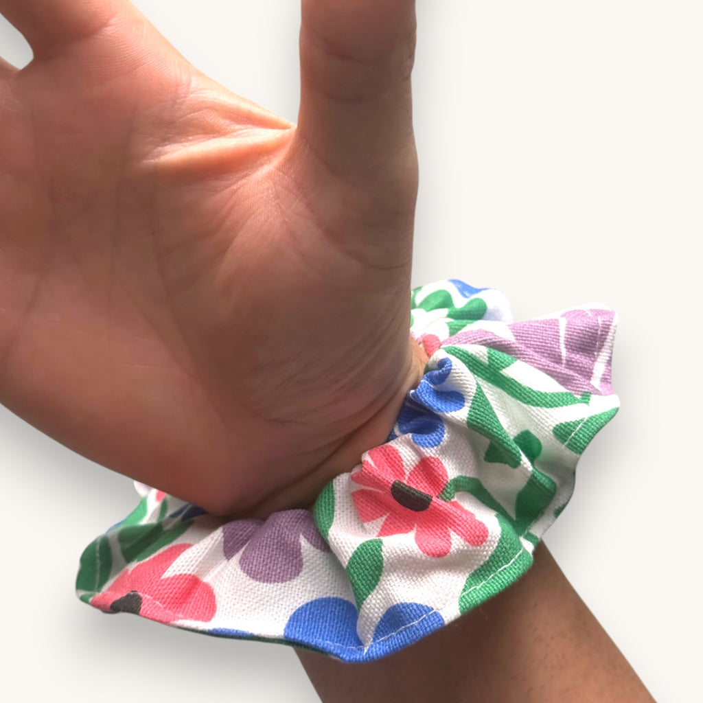 Chouchou Fleurs Années 70 fait main upcyclé – Quintín