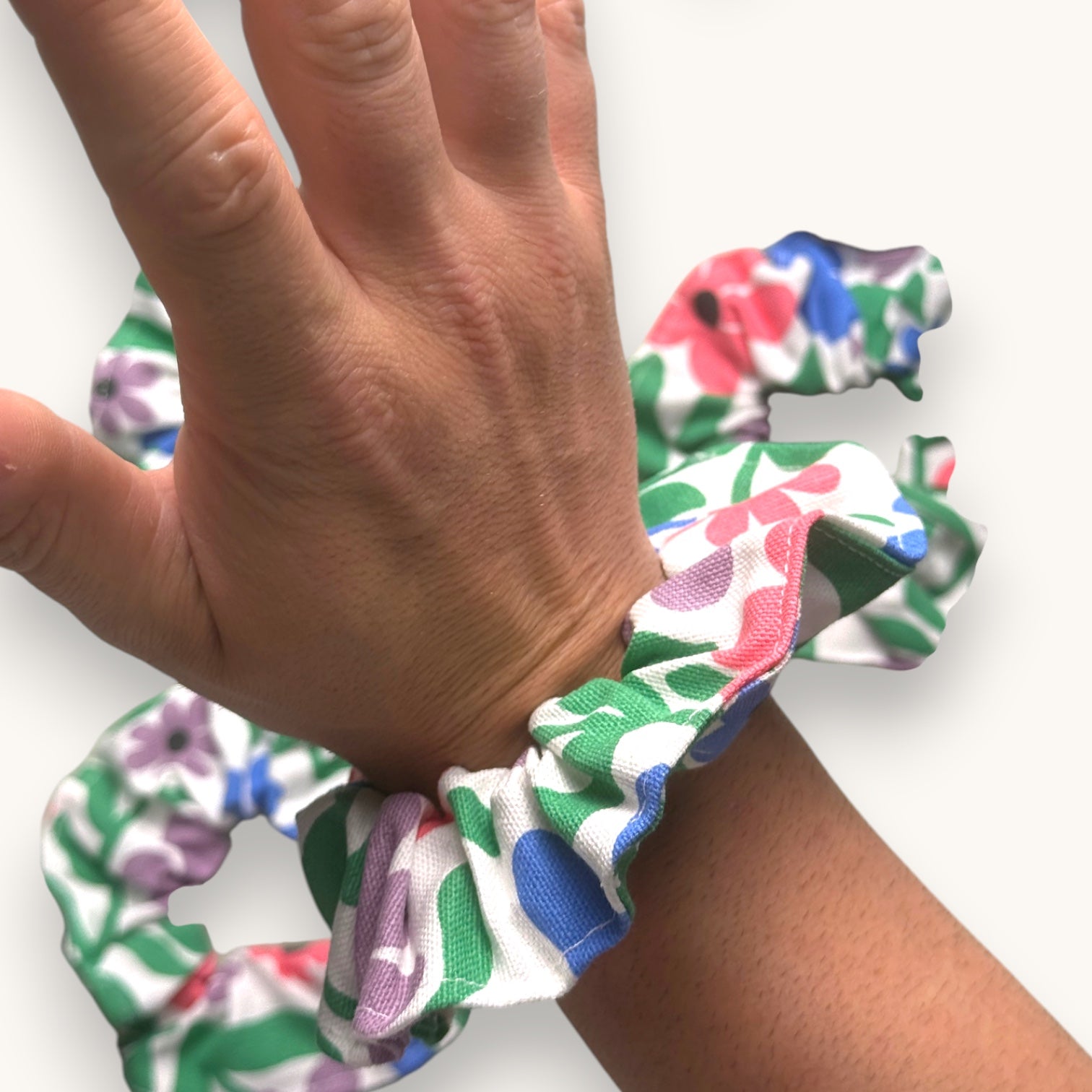 Chouchou Fleurs Années 70 fait main upcyclé – Quintín